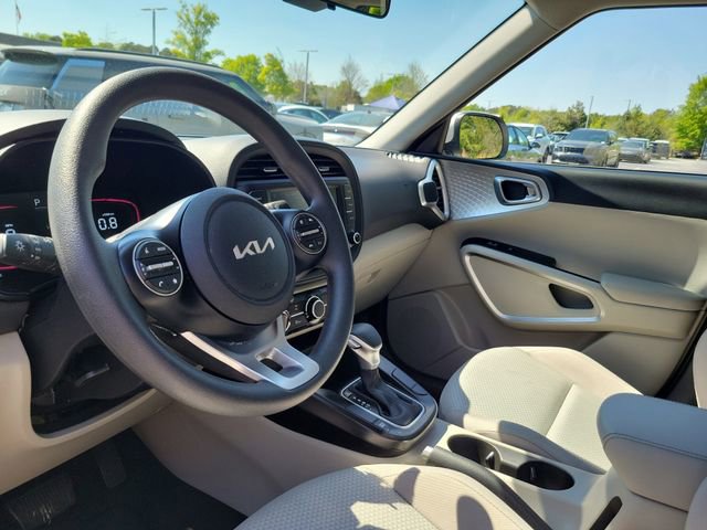 Certified 2025 Kia Soul LX w/ LX Technology Package image 12