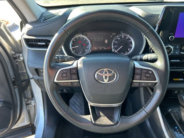 Used 2024 Toyota Highlander XLE image 16