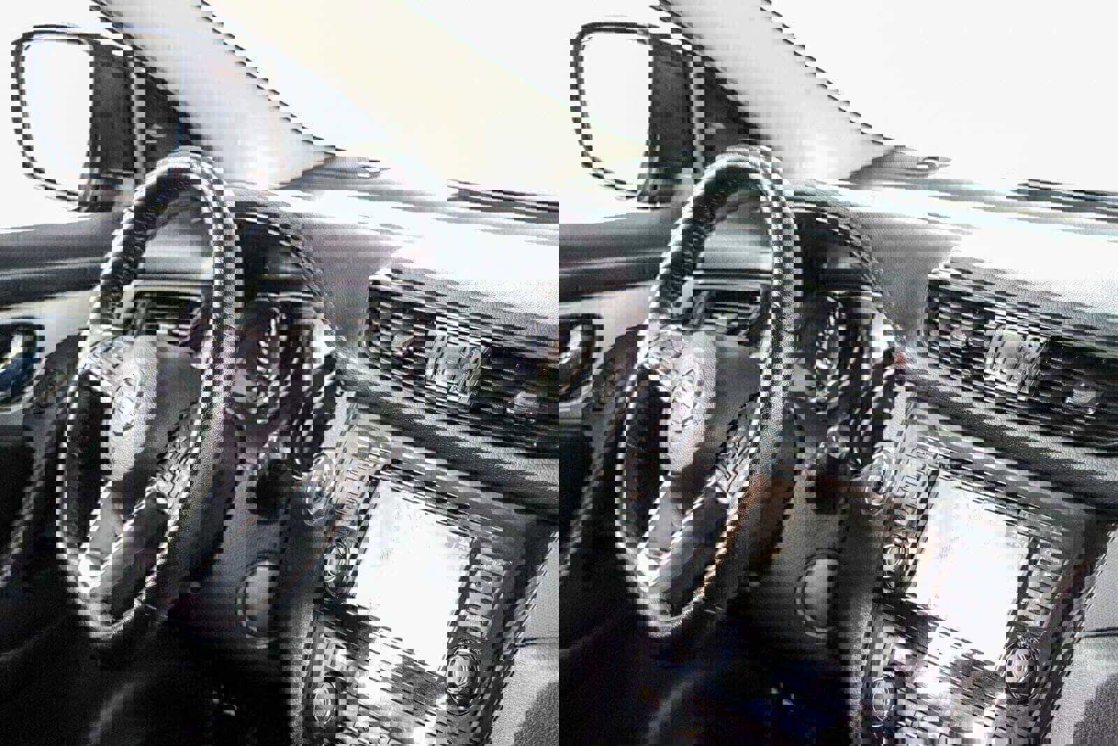 Used 2020 Nissan Rogue Sport SL image 25