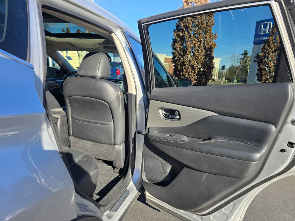 Used 2016 Nissan Murano SL w/ SL Technology Package image 9