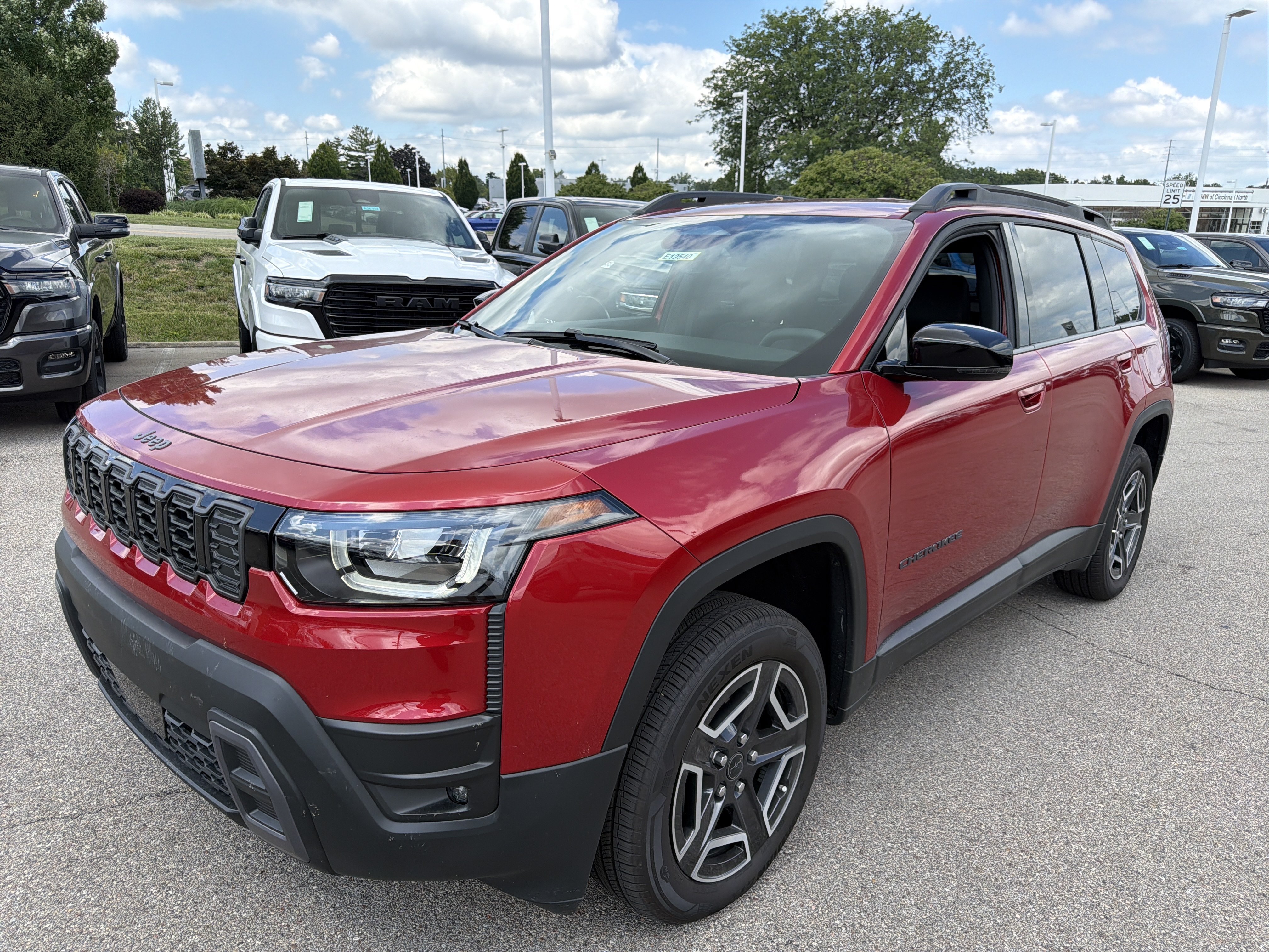 Used 2026 Jeep Cherokee Limited AWD/4WD image 4