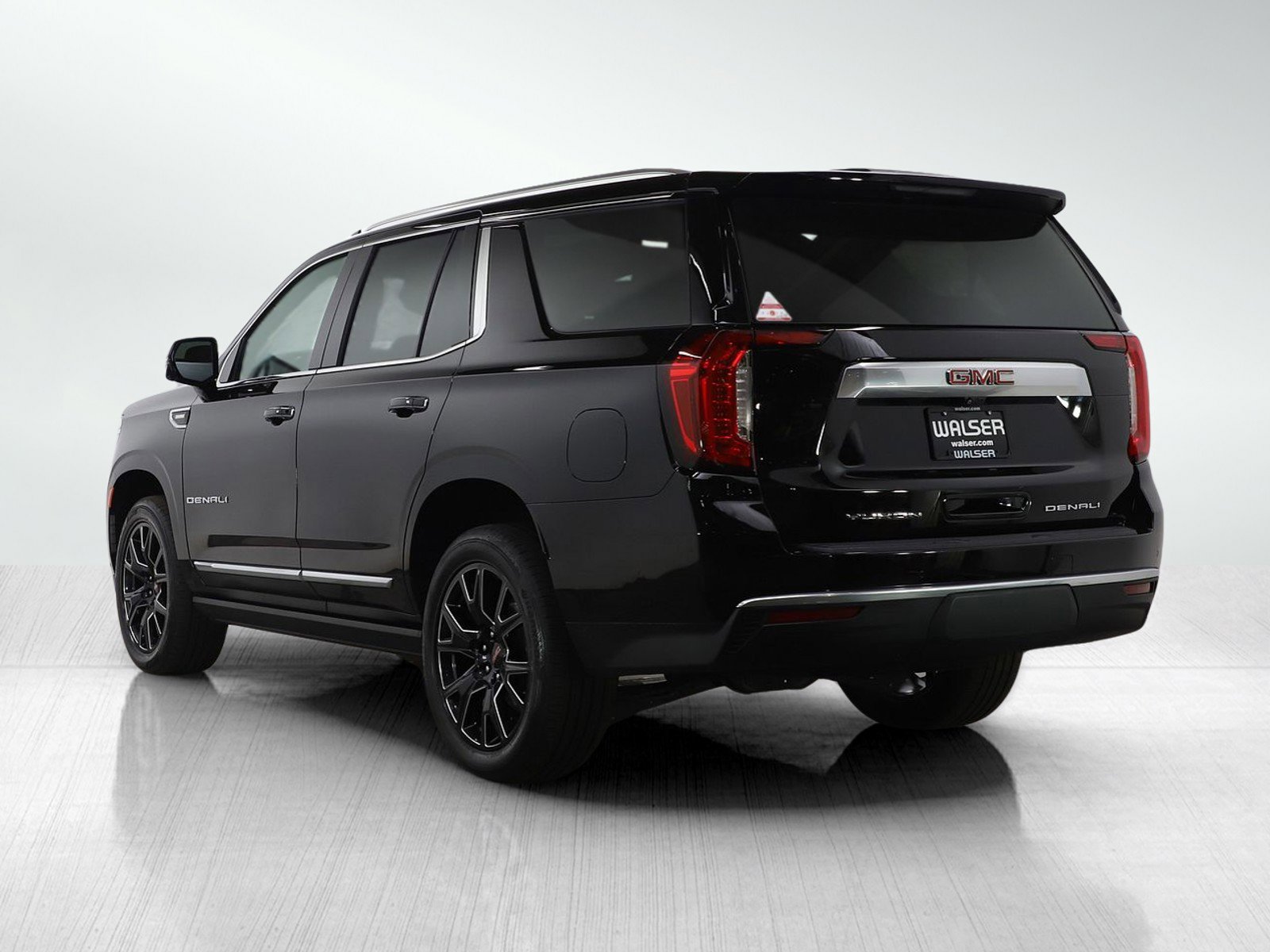 Used 2023 GMC Yukon Denali w/ Denali Reserve Package AWD/4WD image 3