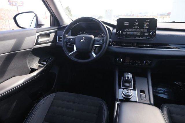 Used 2024 Mitsubishi Outlander SE Black Edition image 22