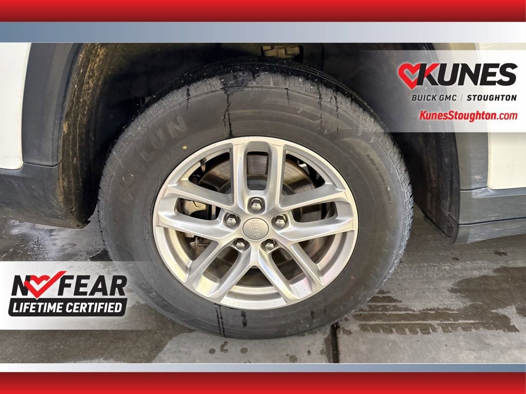 Used 2023 Jeep Grand Cherokee L Laredo image 12