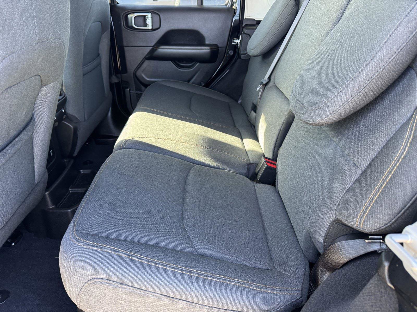 Certified 2025 Jeep Wrangler Sahara w/ Safety Group AWD/4WD image 11