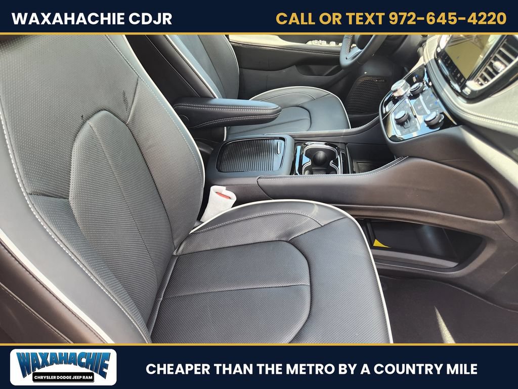 New 2027 Chrysler Pacifica Limited w/ Family Tech Group FWD image 11