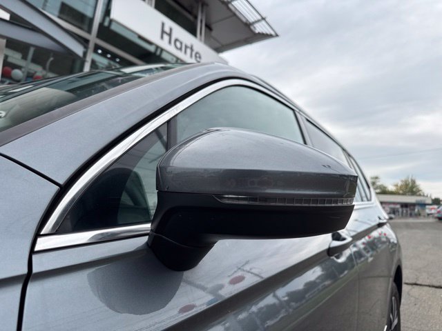 Used 2021 Volkswagen Tiguan SE w/ Panoramic Sunroof Package AWD/4WD image 21