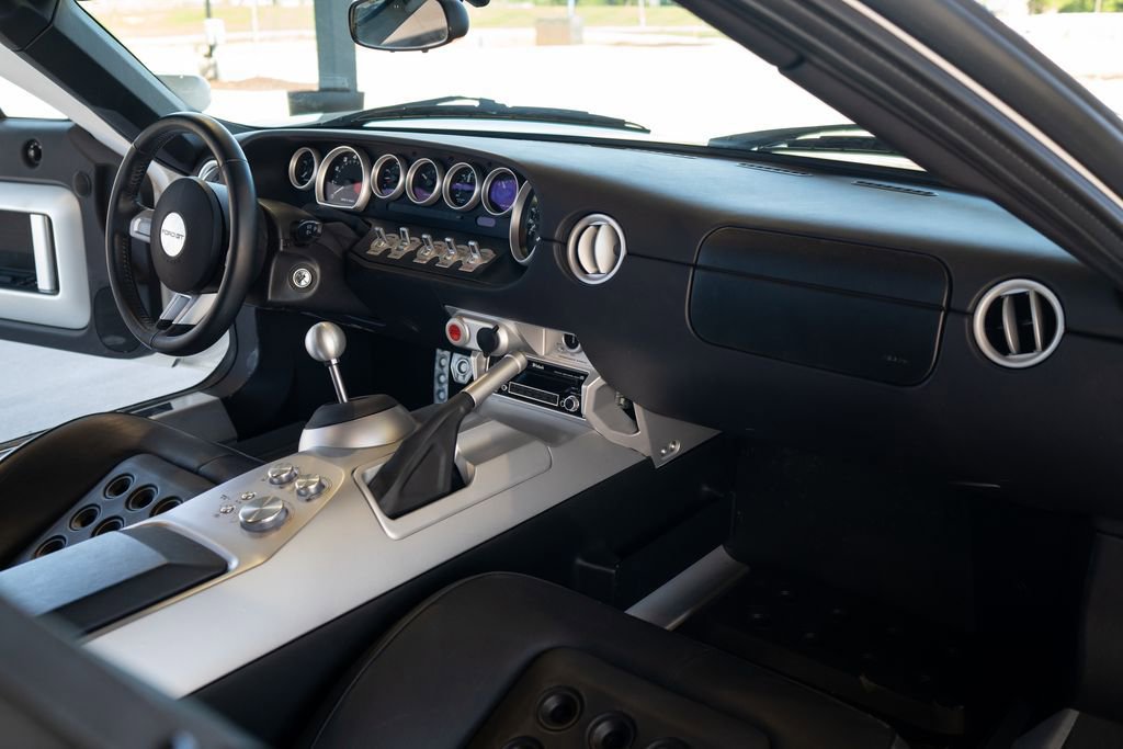 Used 2006 Ford GT RWD image 26