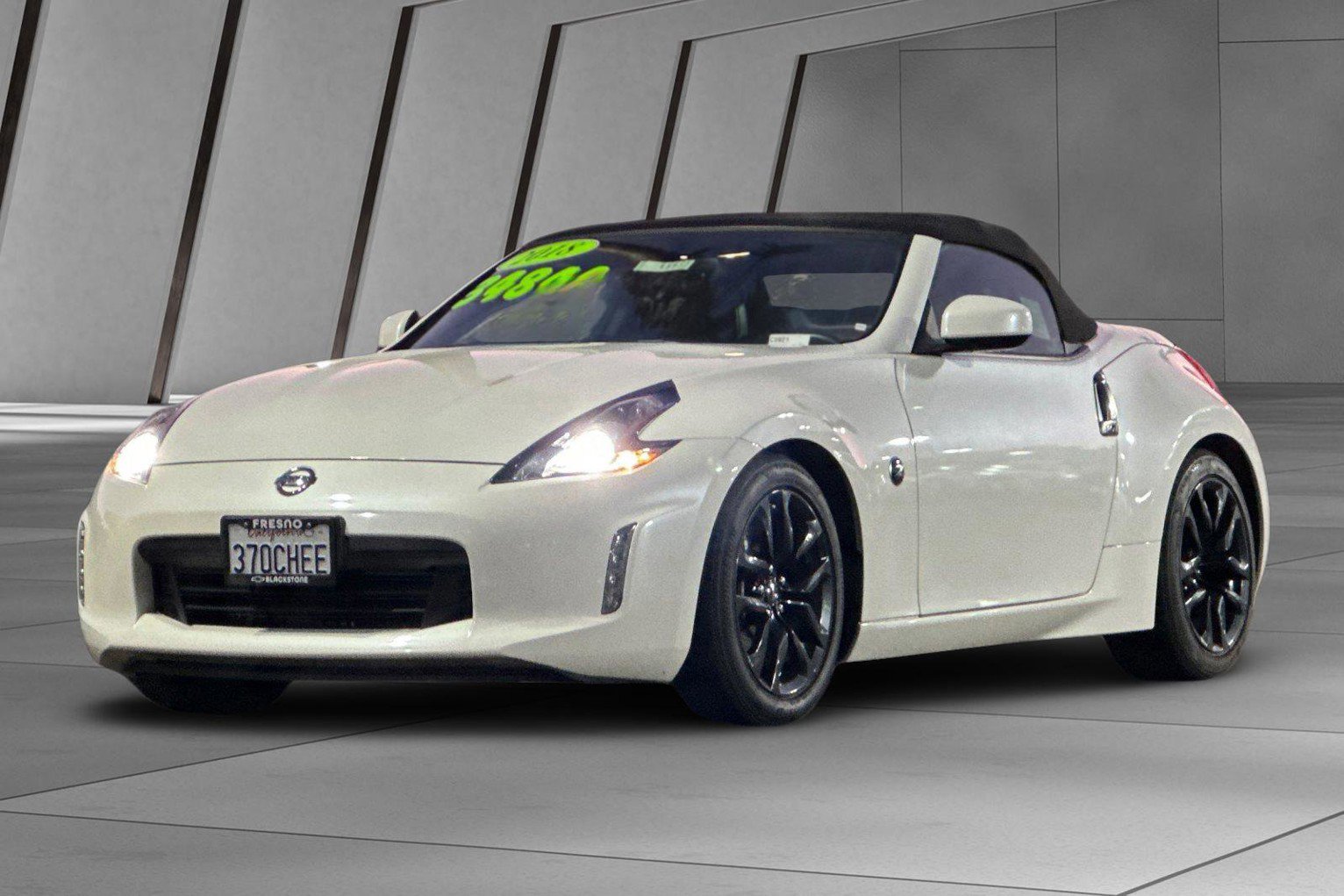 Used 2018 Nissan 370Z Touring image 8