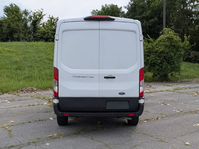 Used 2018 Ford Transit 250 130 Medium Roof RWD image 5