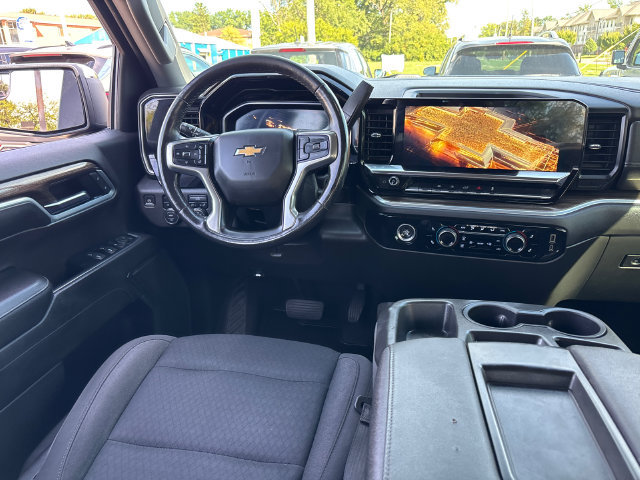 Used 2022 Chevrolet Silverado 1500 LT AWD/4WD image 11
