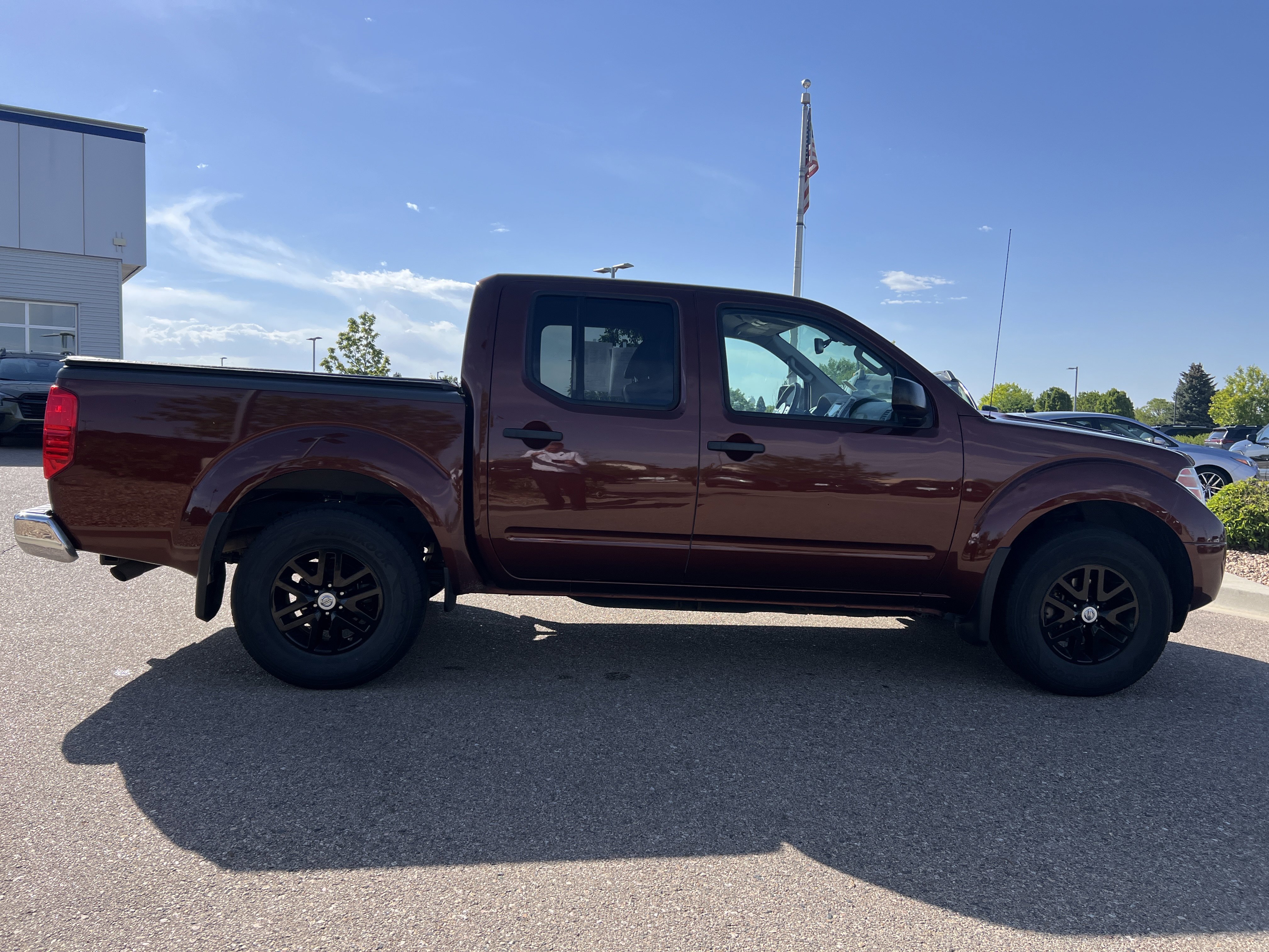 Used 2017 Nissan Frontier SV w/ SV Value Truck Package AWD/4WD image 9