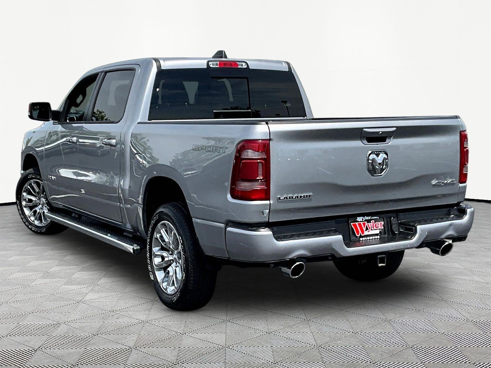 Used 2023 RAM 1500 Laramie AWD/4WD image 4