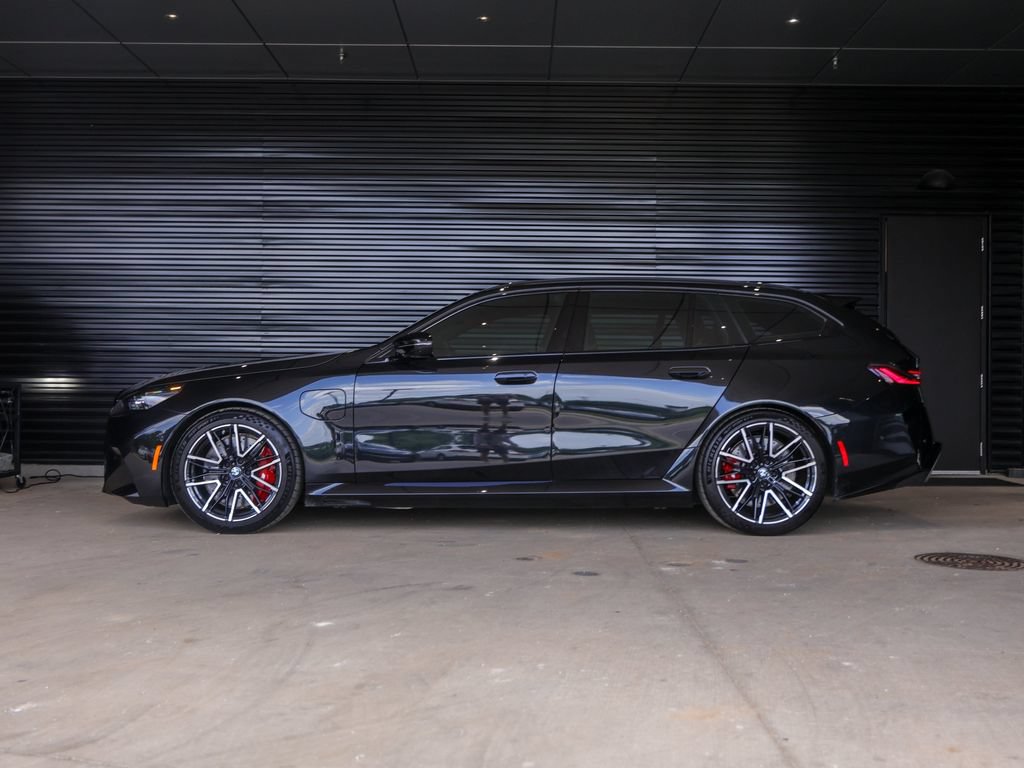 Used 2026 BMW M5 Touring AWD/4WD image 2