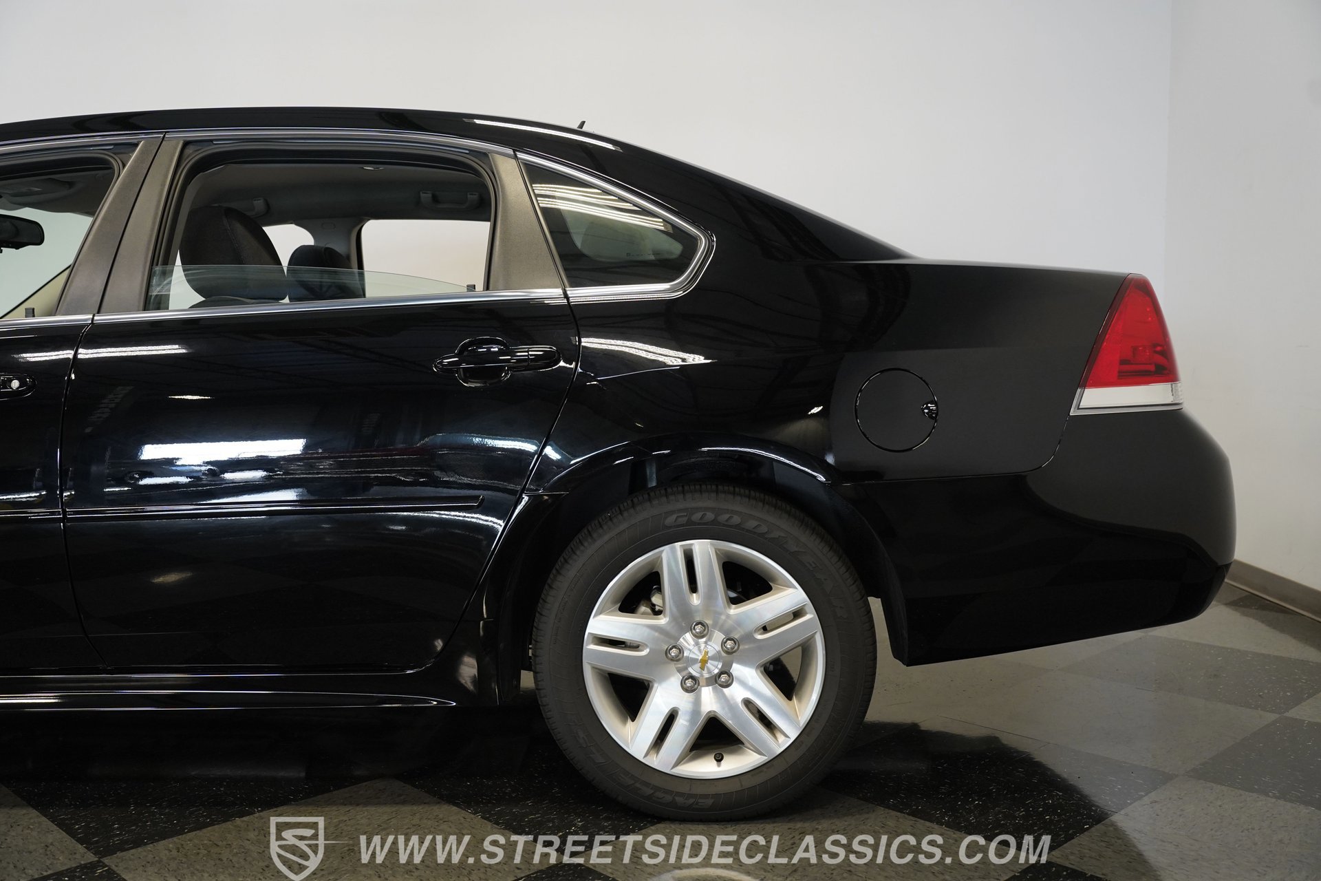 Used 2011 Chevrolet Impala LT image 27