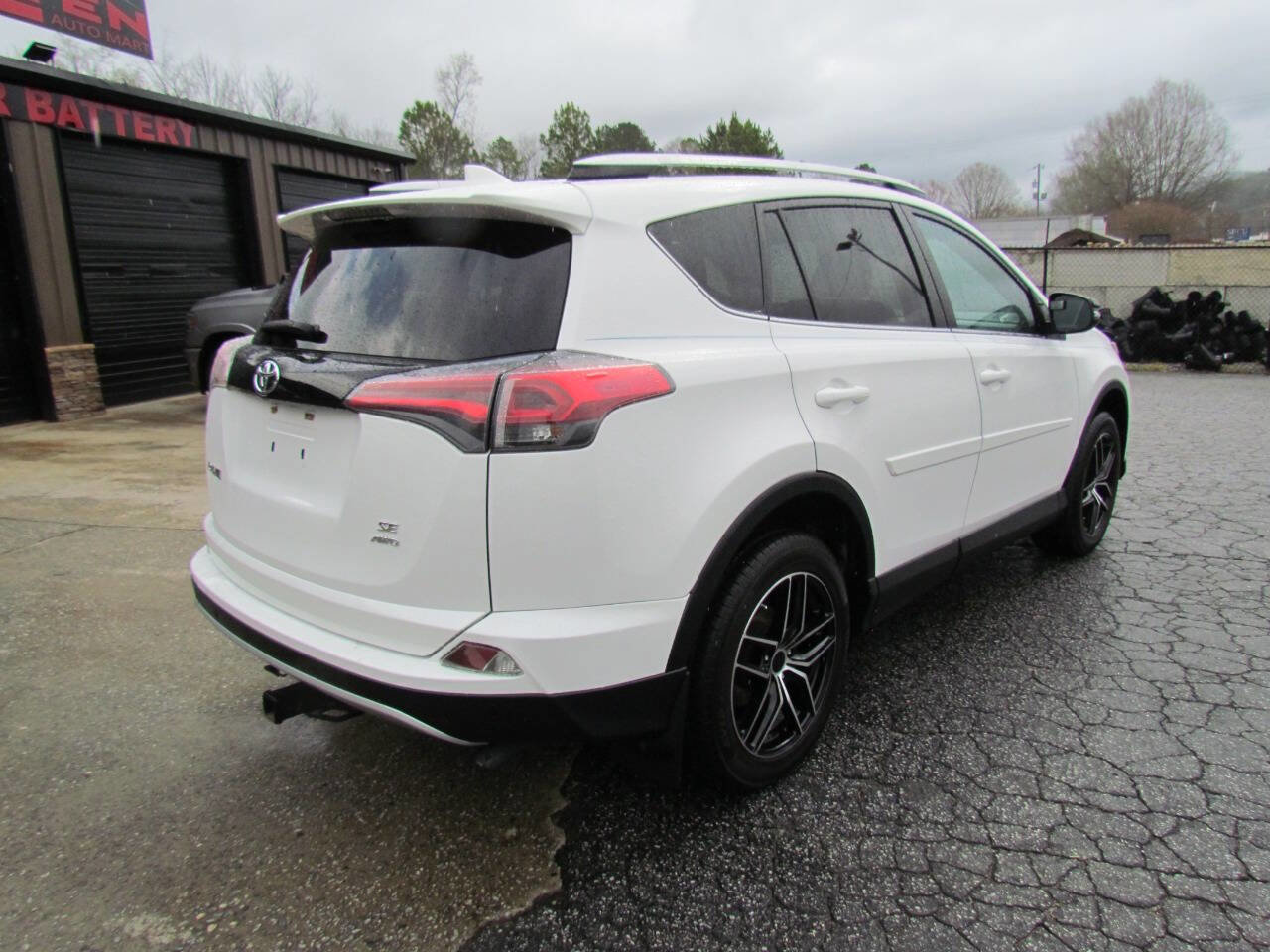 Used 2016 Toyota RAV4 SE image 7