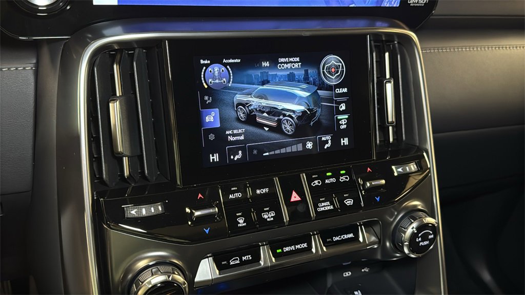 New 2025 Lexus LX 600 4WD w/ Luxury Package image 31