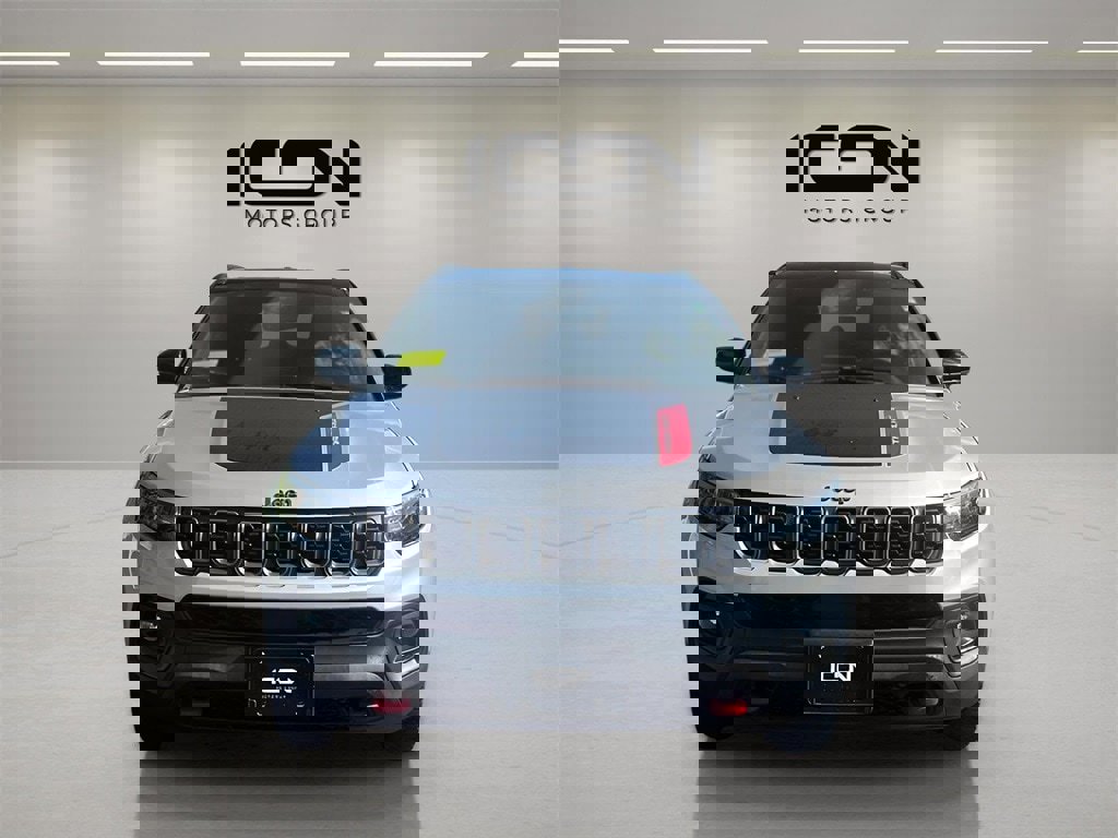Used 2024 Jeep Compass Trailhawk image 3