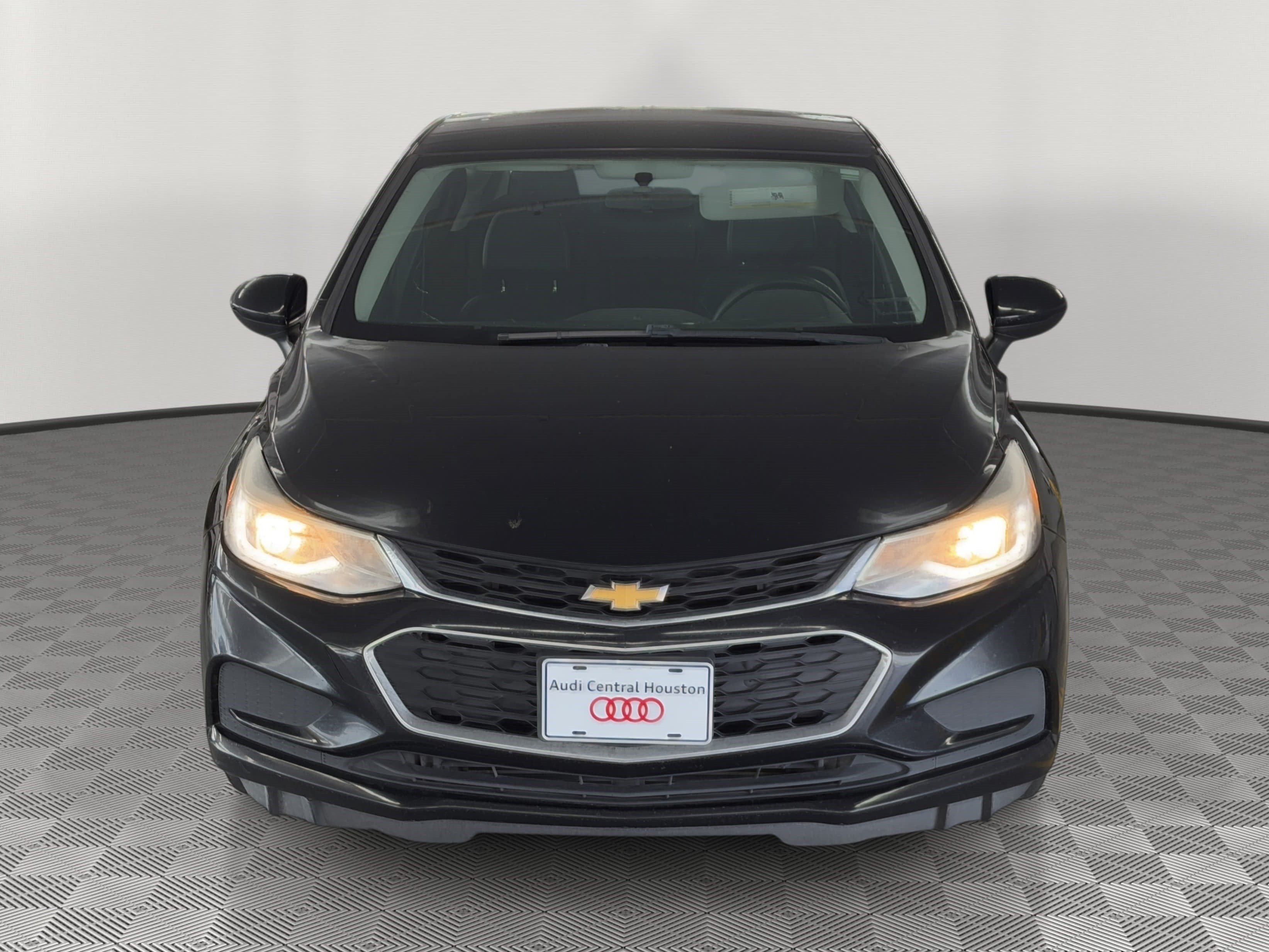 Used 2018 Chevrolet Cruze LT w/ Leather Package FWD image 6