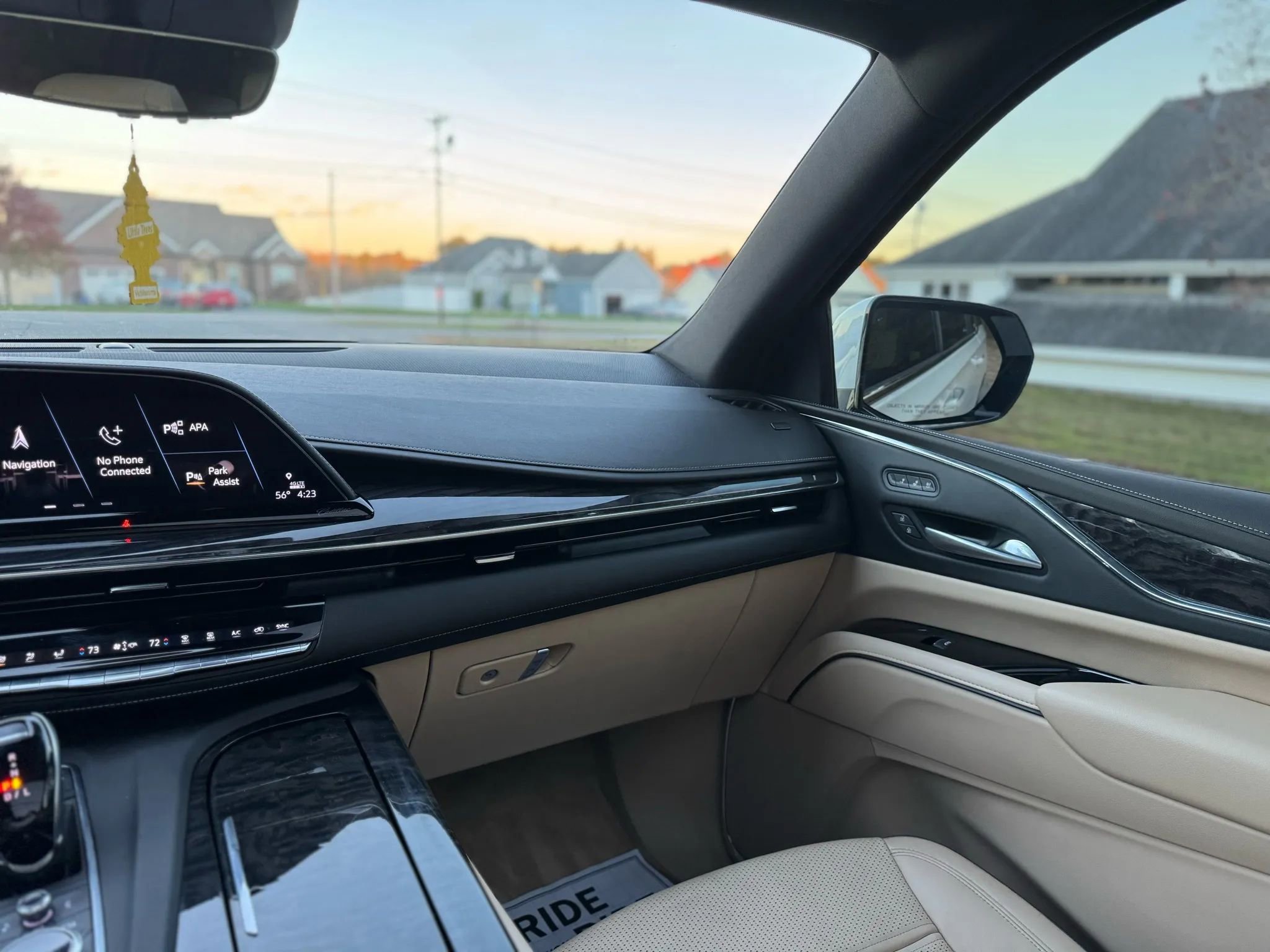 Used 2021 Cadillac Escalade ESV Premium Luxury image 38