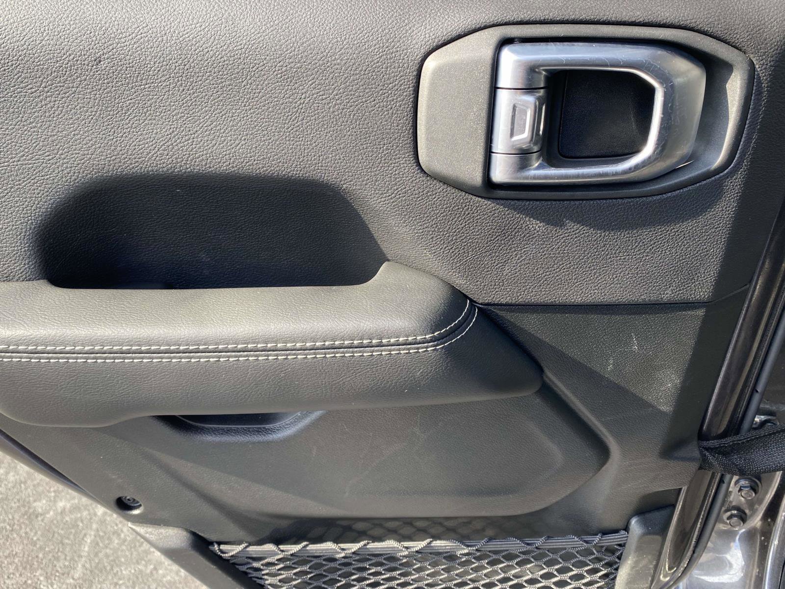 Used 2020 Jeep Wrangler Unlimited Sahara image 12