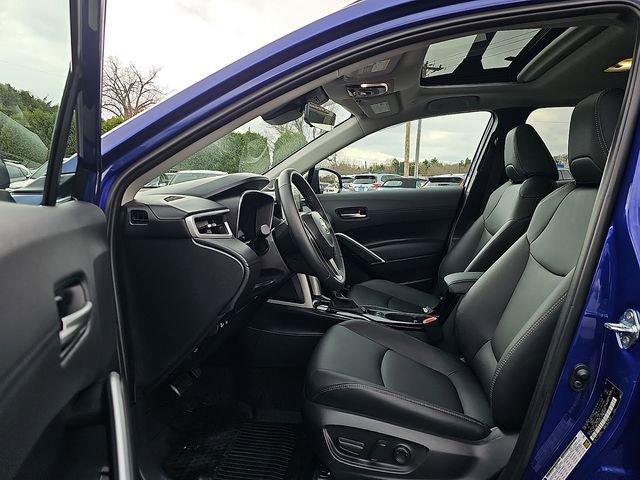Used 2025 Toyota Corolla Cross XLE w/ Convenience Package image 14