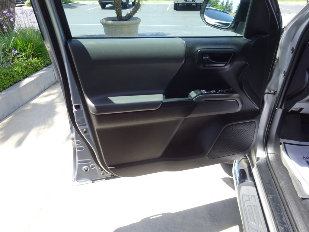 Used 2021 Toyota Tacoma SR5 RWD image 26