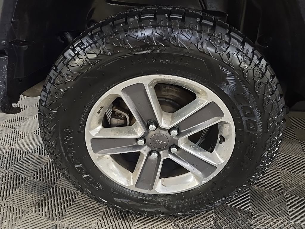 Used 2020 Jeep Wrangler Unlimited Sahara w/ Cold Weather Group image 13