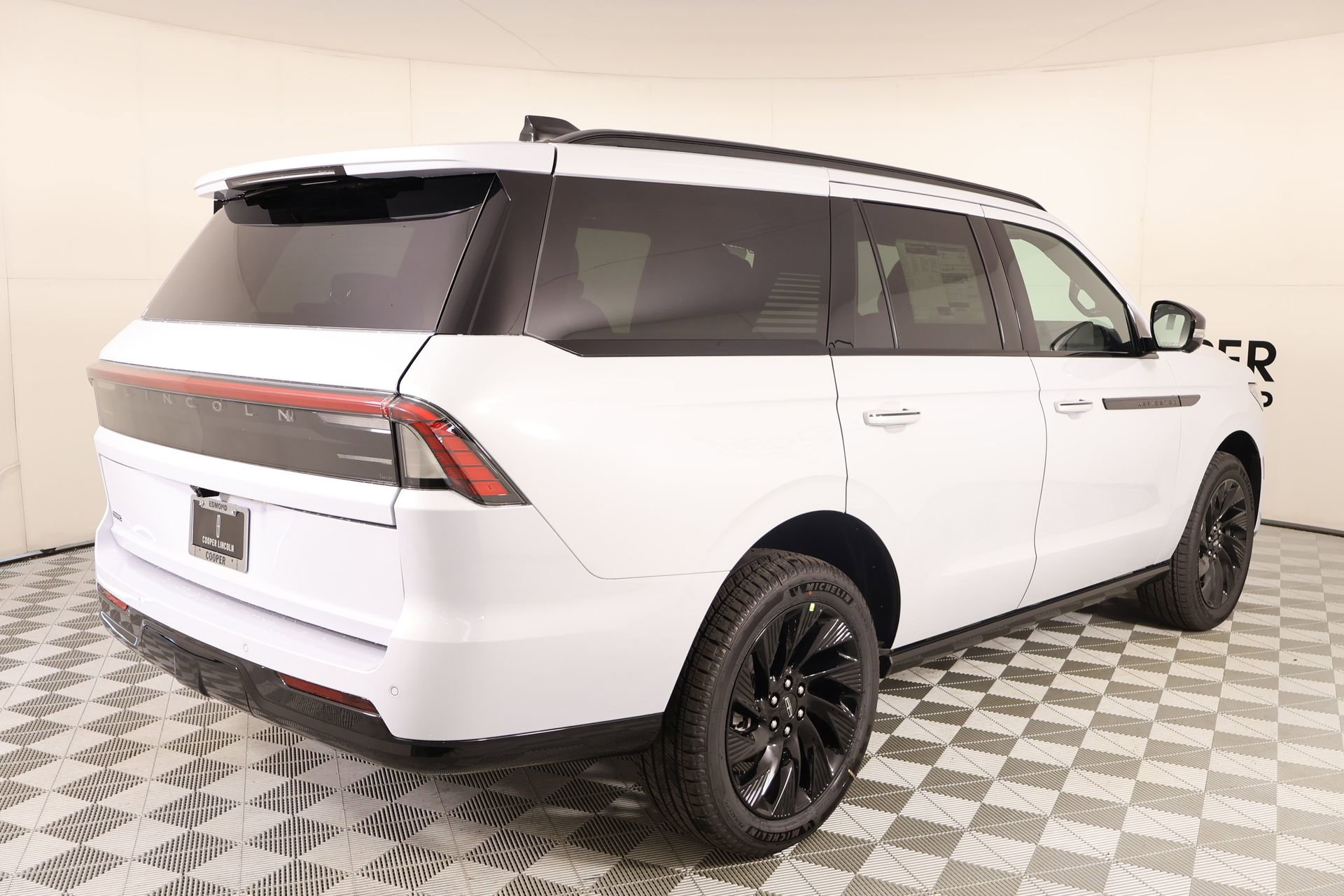 New 2026 Lincoln Navigator Reserve image 22