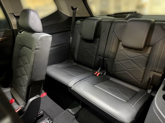 Certified 2025 Volkswagen Atlas SE FWD image 26