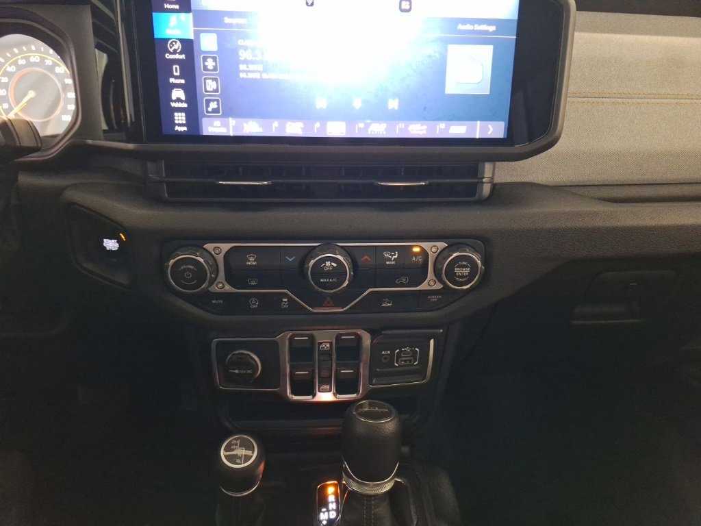 Used 2024 Jeep Gladiator Sport image 17