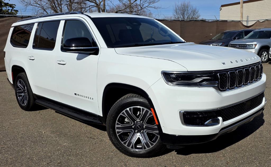 Used 2025 Jeep Wagoneer L Series II w/ 8-pass Seating Package image 1