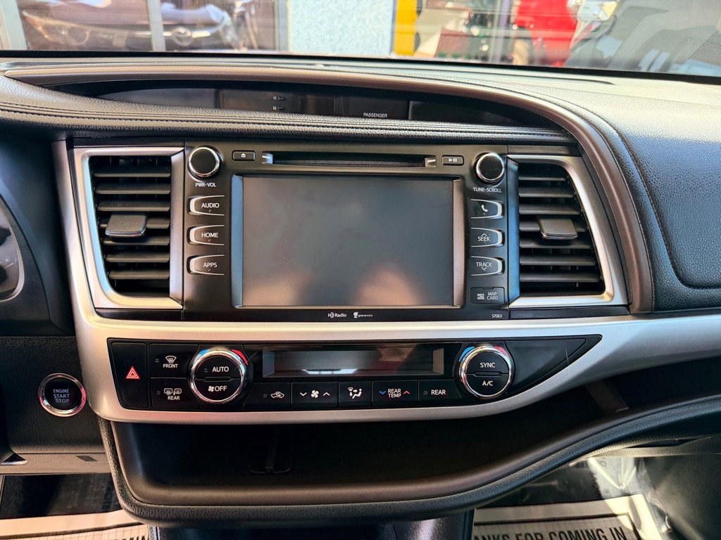 Used 2015 Toyota Highlander XLE image 12