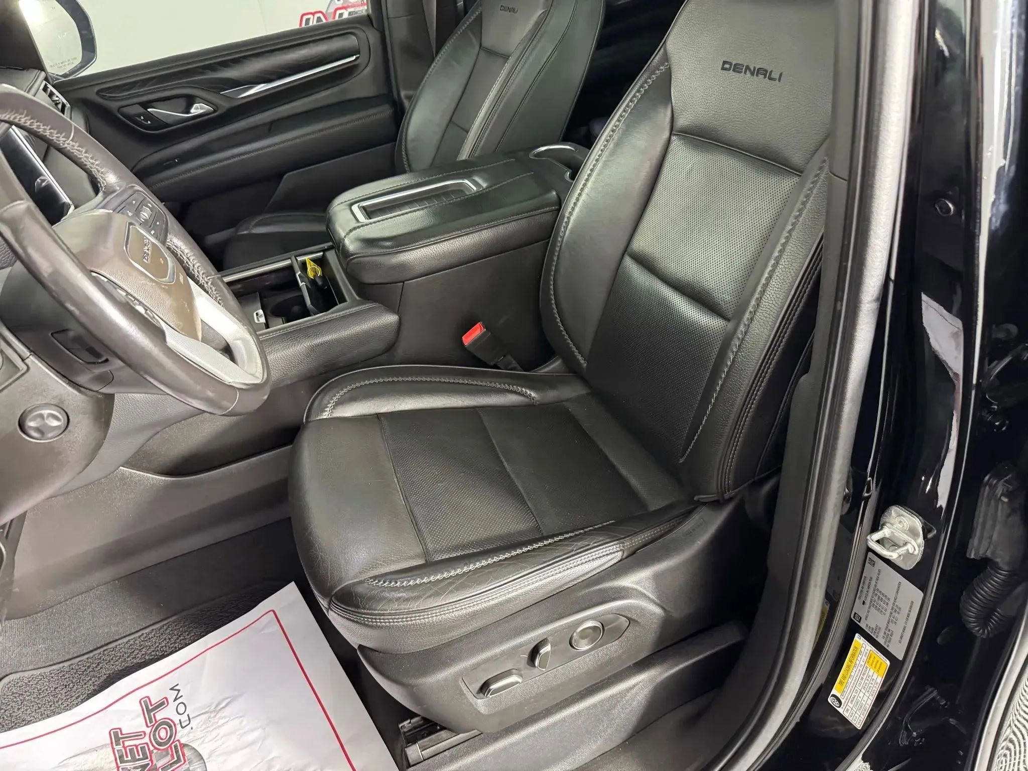 Used 2021 GMC Yukon XL Denali w/ Advanced Technology Package image 36