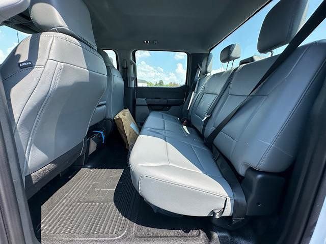 New 2025 Ford F550 4x4 Crew Cab Super Duty image 10