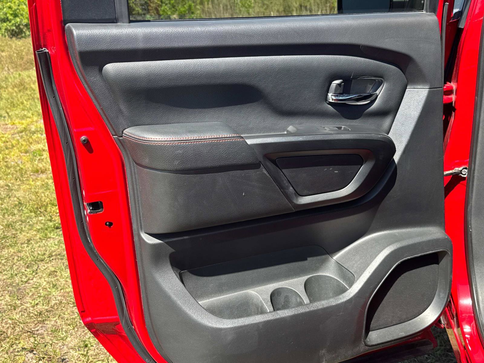 Used 2023 Nissan Titan PRO-4X image 11