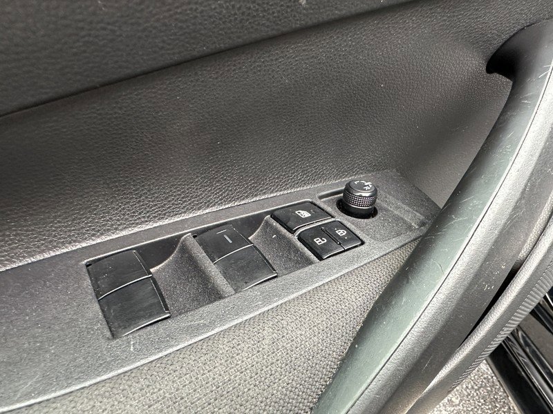 Used 2023 Toyota Corolla LE image 21