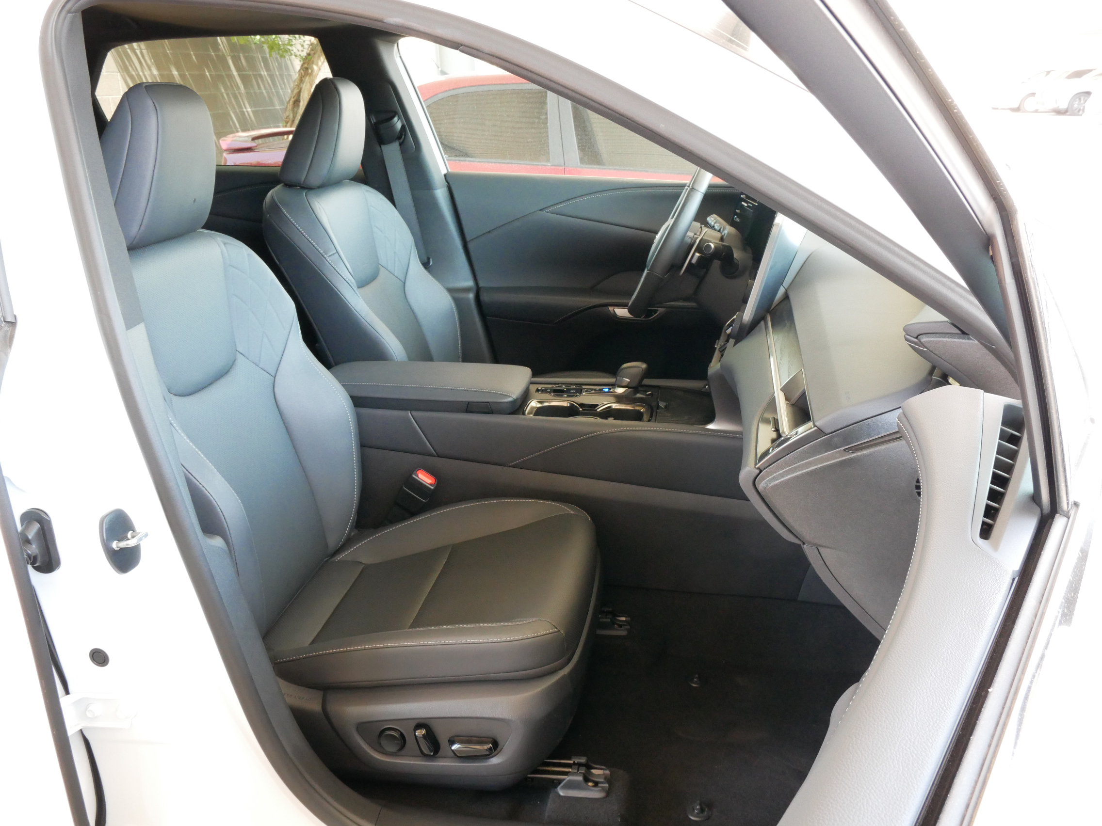 Used 2025 Lexus RX 350h AWD/4WD image 8