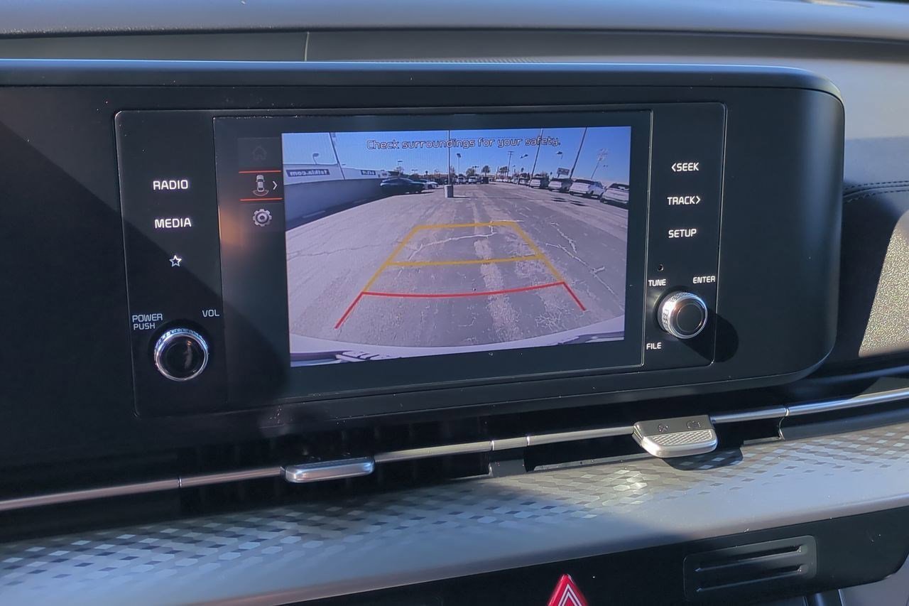 Certified 2024 Kia Carnival LX image 17