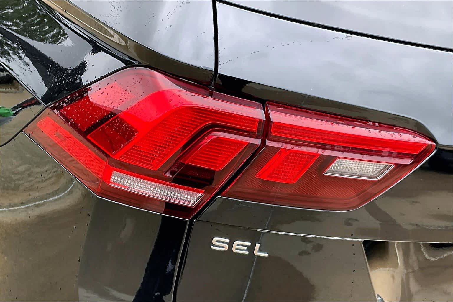 Used 2022 Volkswagen Tiguan SEL R-Line AWD/4WD image 29