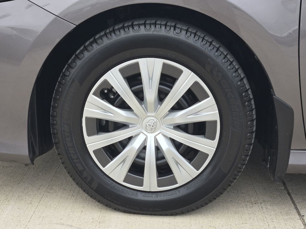 Used 2022 Toyota Camry LE FWD image 11
