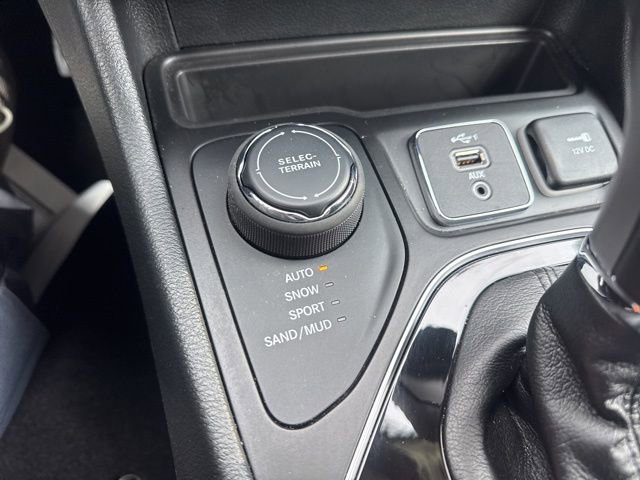 Used 2023 Jeep Cherokee Altitude Lux AWD/4WD image 23