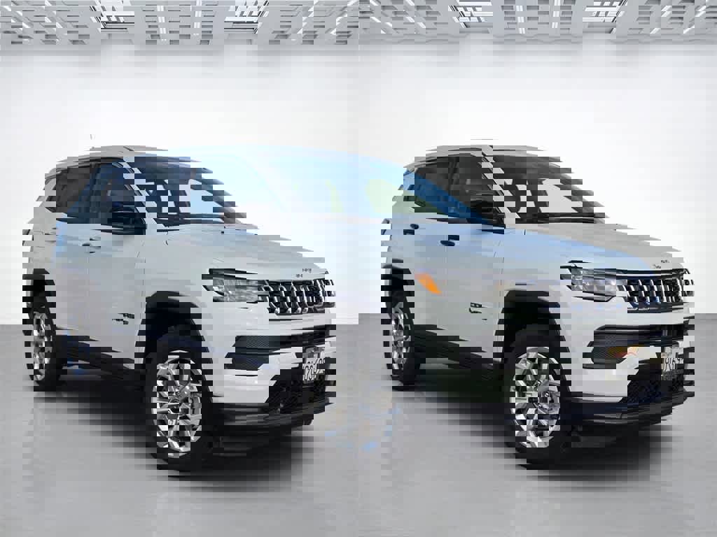 Used 2025 Jeep Compass Sport image 8