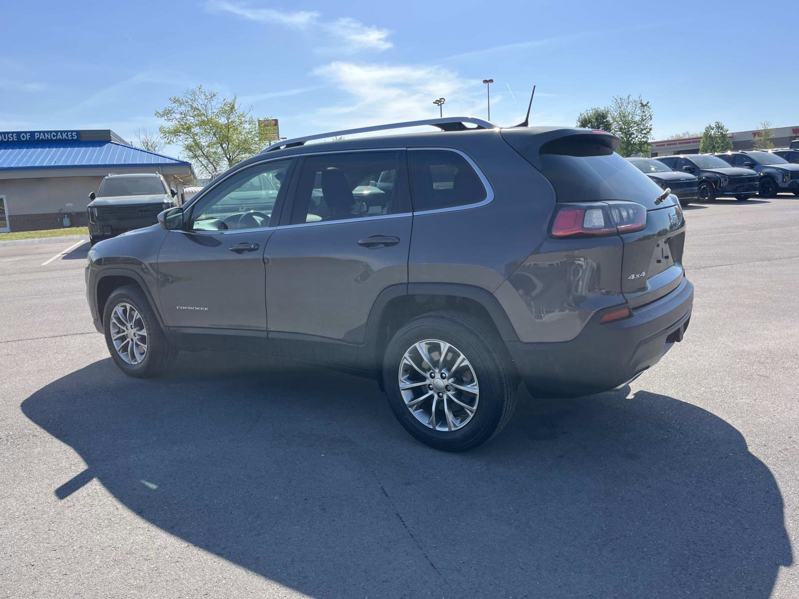 Used 2019 Jeep Cherokee Latitude Plus w/ Comfort/Convenience Group image 6