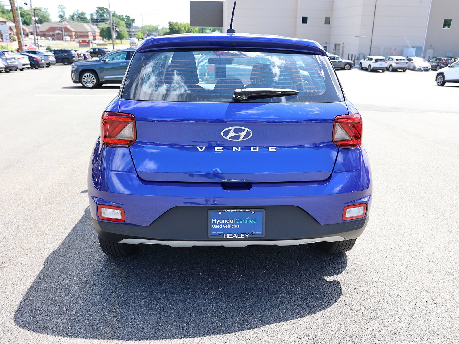 Used 2023 Hyundai Venue SE FWD image 6