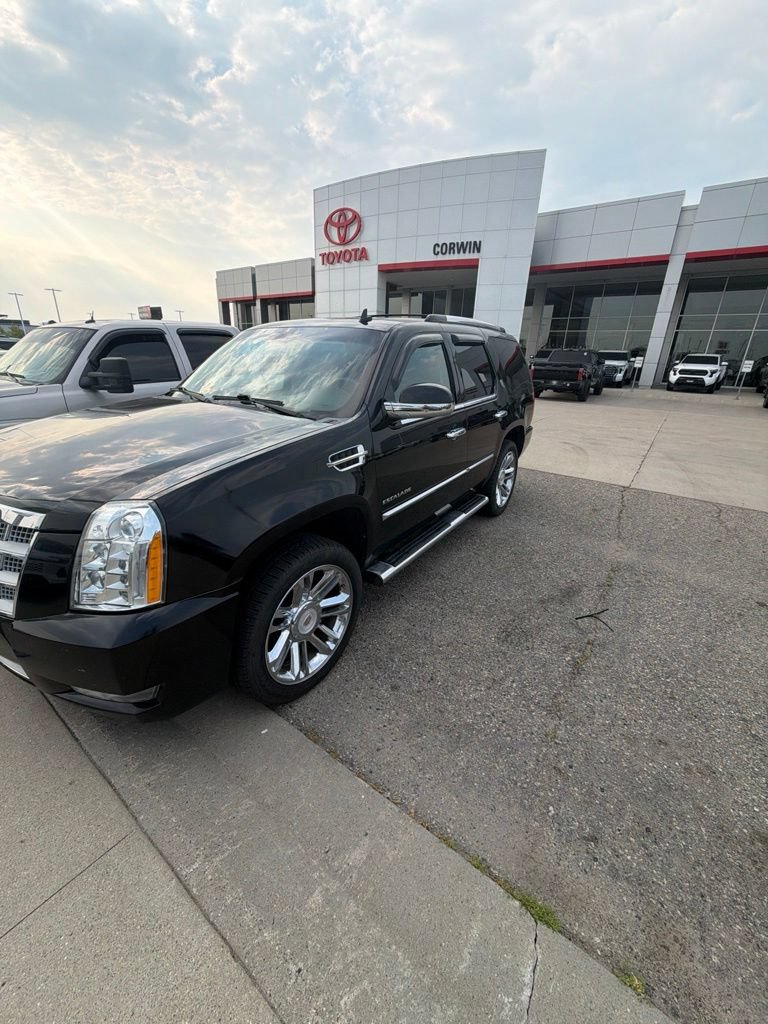 Used 2013 Cadillac Escalade Platinum AWD/4WD image 7