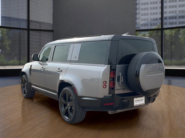 Used 2023 Land Rover Defender 130 X-Dynamic SE image 3