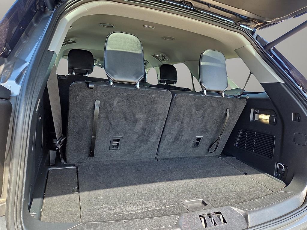 Used 2024 Ford Explorer XLT w/ Equipment Group 202A image 8