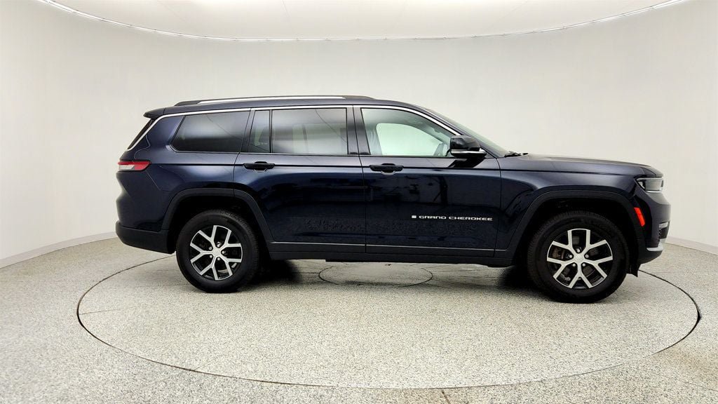 Used 2023 Jeep Grand Cherokee L Limited AWD/4WD image 4