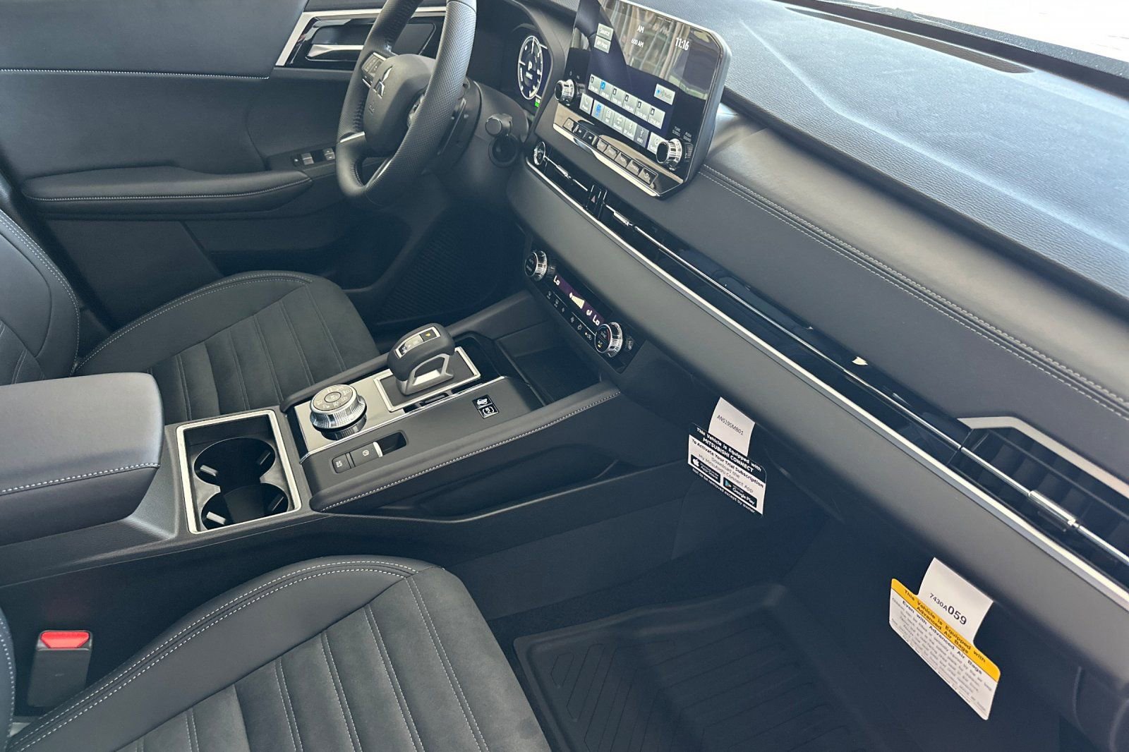 New 2025 Mitsubishi Outlander SE image 15